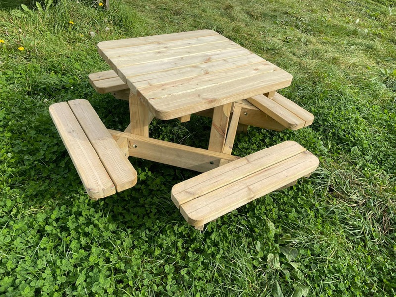 Vierkante kleutertafel